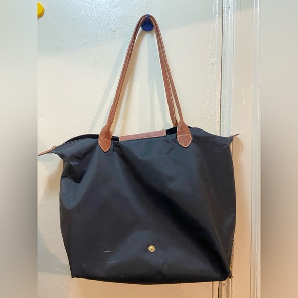 Large Longchamp La Pliage Tote - Picture 2 of 8
